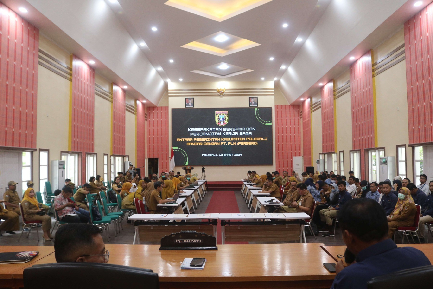 Perjanjian Kerjasama Pemerintah Kabupaten Polewali Mandar dengan PT PLN Persero 