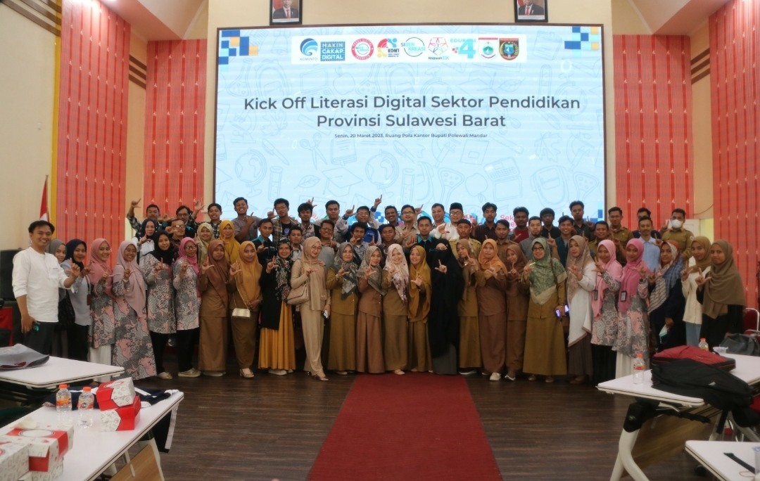 Seminar dan Workshop Kick Off Literasi Digital RTIK untuk Tenaga Pendidikan Makin Cakap Digital