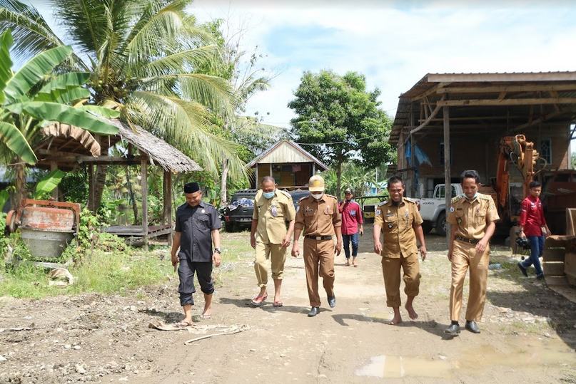 DPRD  bersama Pemerintah Kecamatan Matakali Tinjau DAS areal Pertanian Kampung Tangnga