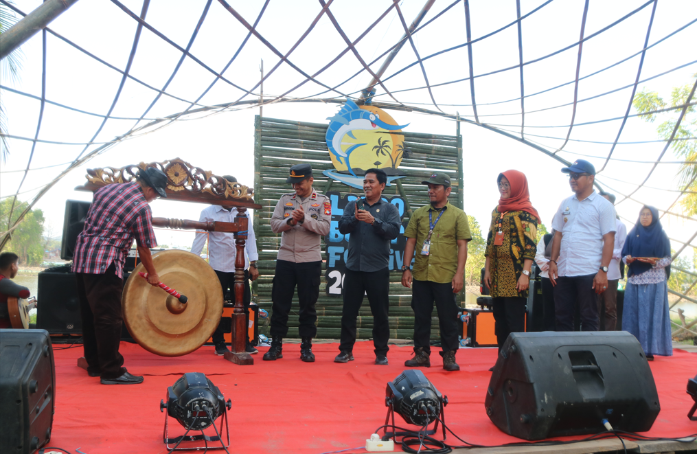 Kenalkan Objek Wisata Bahari Polman, Pemkab Bersama Kawao Art Management Gelar Lapeo Beach Festival 