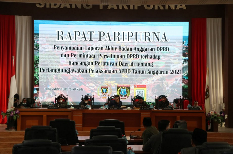 Paripurna, DPRD dan Pemkab Setujui Ranperda Pertanggungjawaban Pelaksanaan APBD TA. 2021