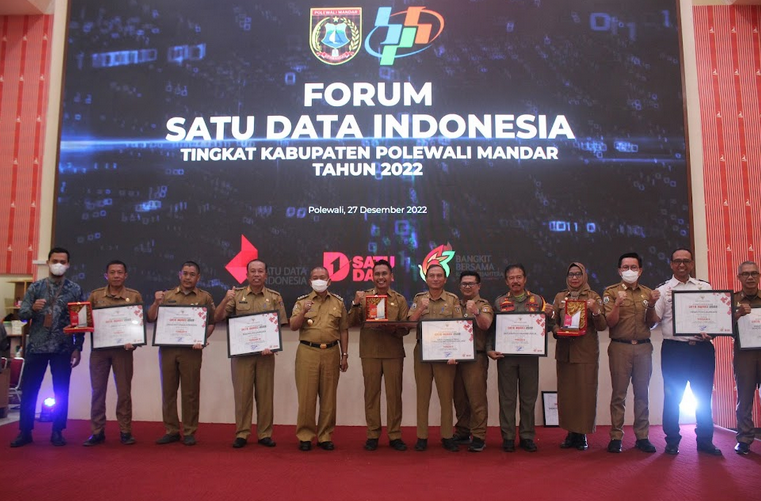 Forum Satu Data Kabupaten Polewali Mandar Torehkan Award Tahun 2022 Sembilan Perangkat Daerah