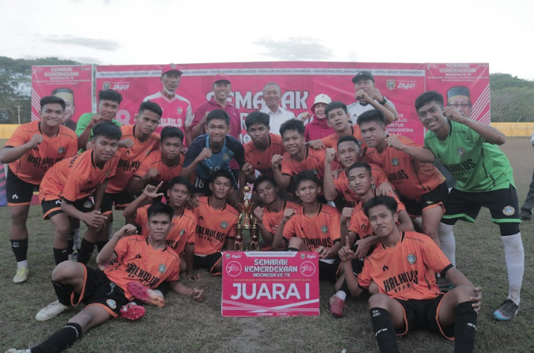 SMA N 1 Polewali sebagai Jawara di turnamen Sepakbola Pelajar Tingkat SMA/SMK/MA se Kabupaten Polman