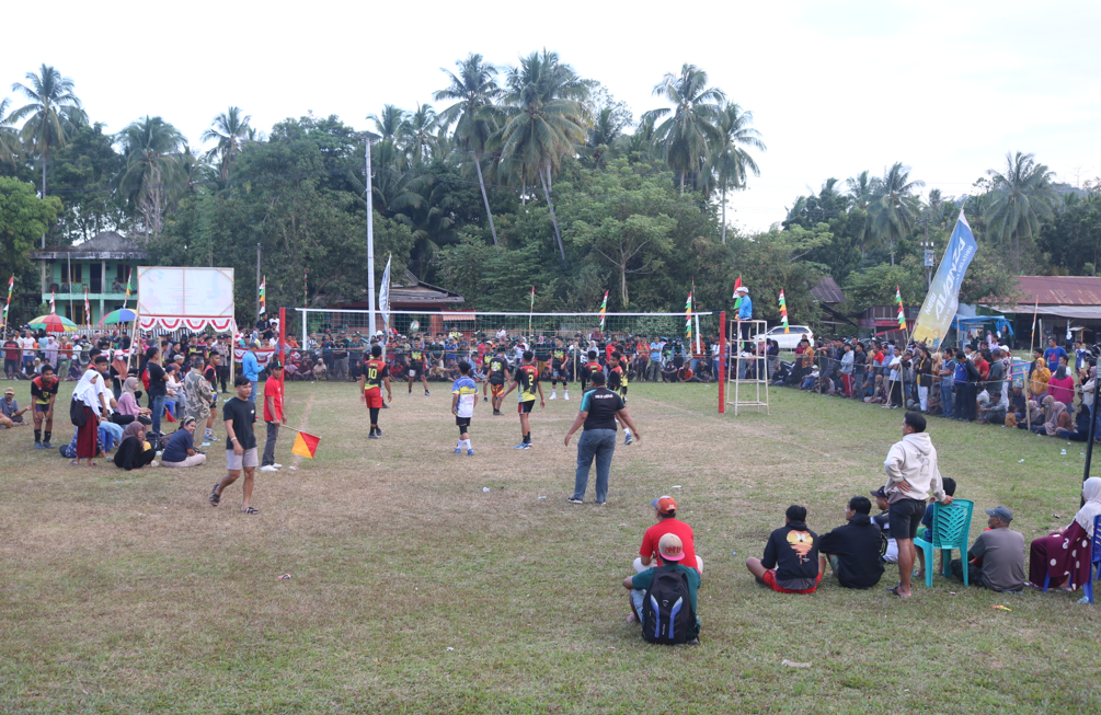 Masyarakat Desa Antusias Tanding Liga Desa Bola Volly HUT Kemerdekaan RI ke-78   